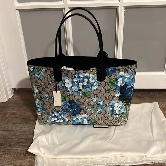 GUCCI
BLUE GG BLOOMS SUPREME CANVAS REVERSIBLE TOTE - Picture 5 of 16